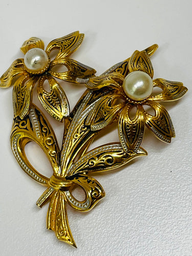 Damascene Double Flower Pearls Brooch Devil's Details